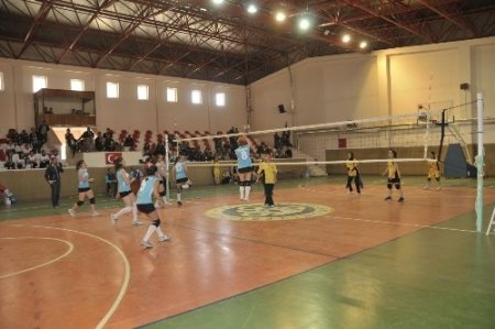 EÜ’de basketbol ve voleybol turnuvaları tamamlandı