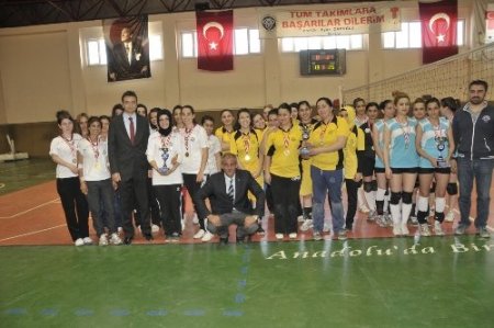 EÜ’de basketbol ve voleybol turnuvaları tamamlandı