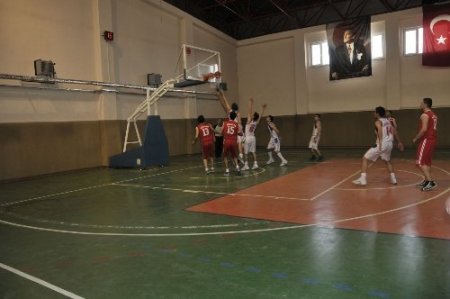 EÜ’de basketbol ve voleybol turnuvaları tamamlandı