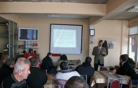 Ev ev dolaşıp vatandaşı depreme hazırlıyorlar