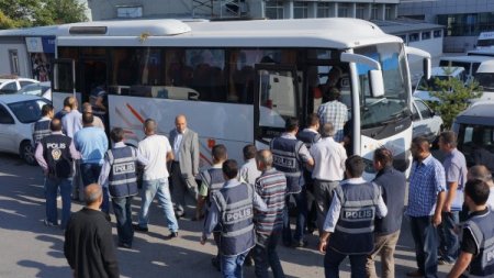 Ev hanımının adına 44 şirket açan çeteye 'Paravan' operasyonu