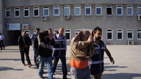 Ev hanımının adına 44 şirket açan çeteye 'Paravan' operasyonu