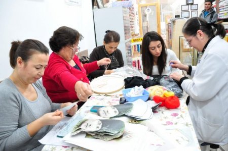 Ev hanımıydı, şimdi yüzlerce öğrencisi var