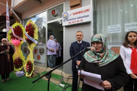 Ev hanımları, ihtiyaç sahibi öğrenciler için lokanta açtı