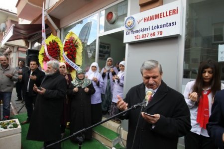Ev hanımları, ihtiyaç sahibi öğrenciler için lokanta açtı