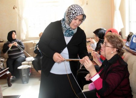 Ev hanımlarına 16 farklı branşta meslek öğrenme imkanı