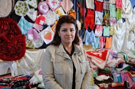 Ev hanımlarından öğrenciler yararına kermes