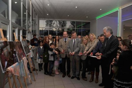 Ev kadınlarının ilk ebru sergisi