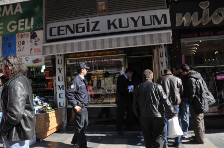 Ev kirasını ödemek için kuyumcu soymaya kalktı