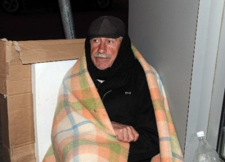 Ev Sahibi Olmak İçin Günler Öncesinden Banka Önünde Kuyruğa Girdiler