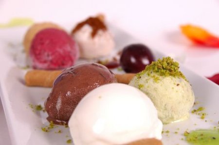 Ev Yapımı Kıvamında Dondurmalarıyla Yazın Tercih Edilen Lezzetlerinden