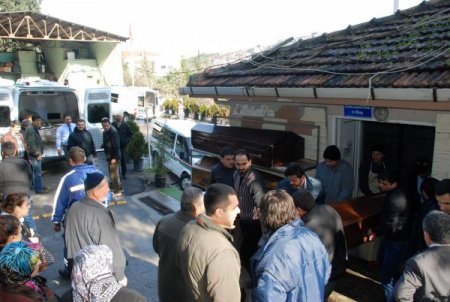 Evde ölü bulunan anne ve çocukları Adli Tıp Kurumu'na gönderildi