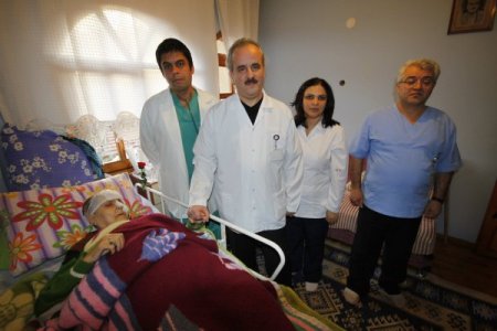 Evde Sağlık Hizmeti 20 Bin Hastaya Ulaştı, Hedef 100 Bin