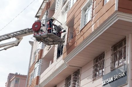 Evde yalnız bırakılan çocuklar yangın çıkardı