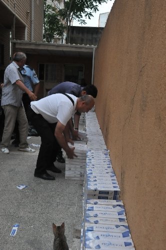 Evden 40 bin paket kaçak sigara çıktı