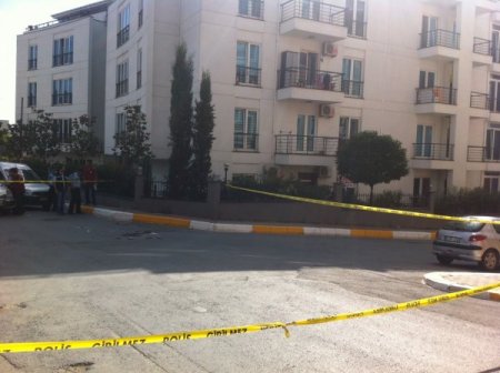 Evden Uzaklaştırma Kararı Bulunan Şahıs, Eşini Sokak Ortasında Vurdu