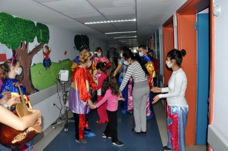 Everest, lösemili çocukları gülümsetti