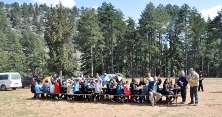 Everest’le hem doğaya, hem sevgiye uzandılar