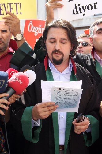 'evet' Diyen Avukatlardan, Baro Önünde Cübbeli Eylem