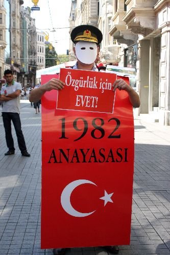 'evet' Diyen Avukatlardan, Baro Önünde Cübbeli Eylem