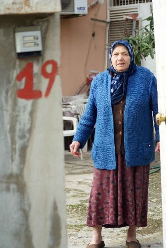 Evi 9 Yılda 10 Kez Soyulan Yaşlı Kadın, Emniyet Müdüründen Yardım İstedi