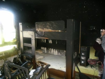 Evi Yanan Aile Sokakta Kaldı