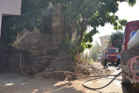 Evi yanan aileye Kaymakam yardım elini uzattı