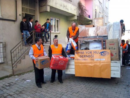Evi Yanan Aileye Kimse Yok Mu Sahip Çıktı