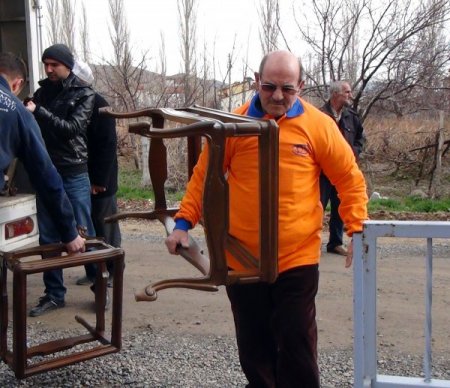 Evi yanan aileye Kimse Yok Mu sahip çıktı