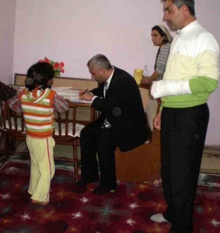 Evi Yanan Aileye Valilik Sahip Çıktı