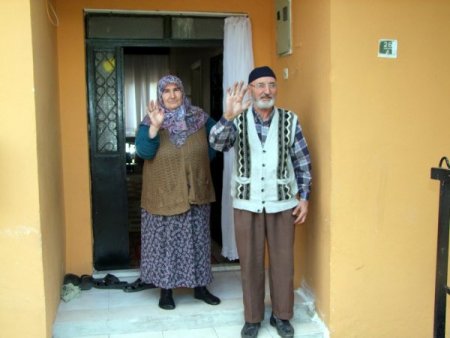 Evi yanan şehit ailesinin elinden Kimse Yok Mu tuttu