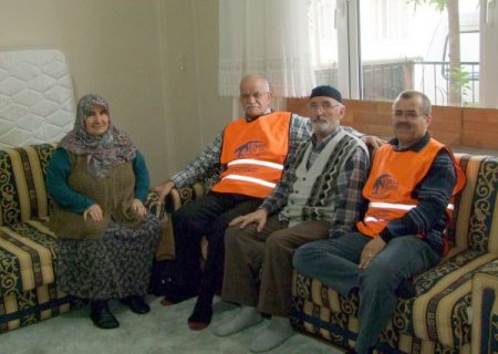 Evi yanan şehit ailesinin elinden Kimse Yok Mu tuttu
