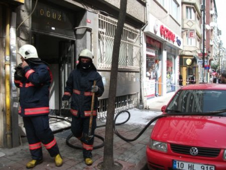 Evi Yanan Travesti Olay Çıkardı