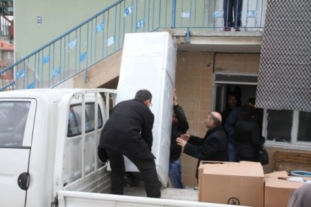 Evi Yanan Yatkın Ailesine Denizli Sevgi Eli Yardım Etti