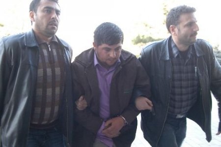 Evinde Bıçakla Ağır Yaraladığı Kadının Altınlarını Çalan Zanlı Tutuklandı