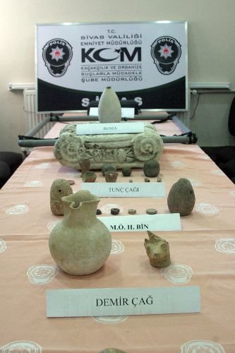 Evinde Her Çağa Ait Tarihi Eser Bulunduran 2 Kişi Yakalandı