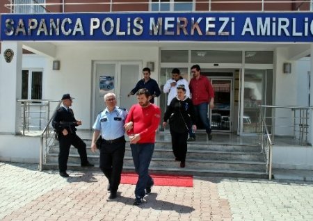 Evinde ilaçla uyuttukları yaşlıyı gasp eden Gürcistan uyruklu 3 kişi yakalandı