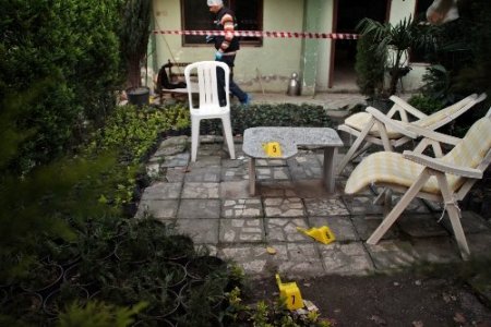 Evinde ilaçla uyuttukları yaşlıyı gasp eden Gürcistan uyruklu 3 kişi yakalandı