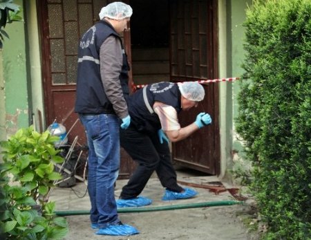 Evinde ilaçla uyuttukları yaşlıyı gasp eden Gürcistan uyruklu 3 kişi yakalandı