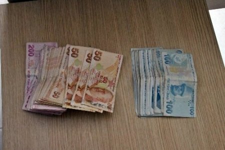 Evinde ilaçla uyuttukları yaşlıyı gasp eden Gürcistan uyruklu 3 kişi yakalandı