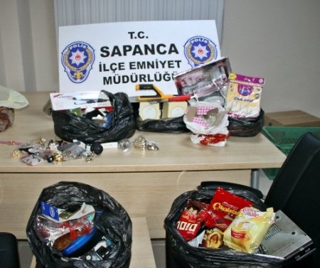 Evinde ilaçla uyuttukları yaşlıyı gasp eden Gürcistan uyruklu 3 kişi yakalandı