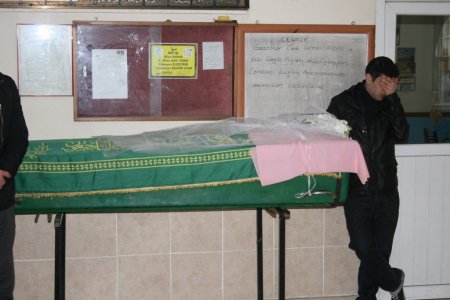 Evinde ölü bulunan üniversite öğrencisi Çağla duvakla uğurlandı
