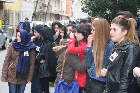 Evinde ölü bulunan üniversite öğrencisi Çağla duvakla uğurlandı