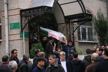 Evinde ölü bulunan üniversite öğrencisi Çağla duvakla uğurlandı