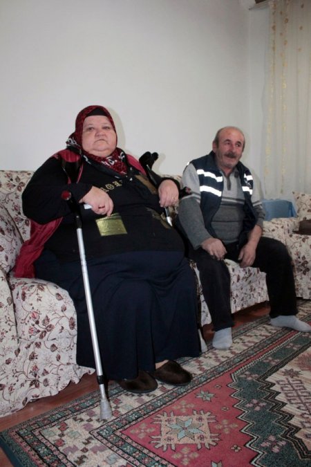 Evinden dışarıya çıkabilmek için akülü araba istiyor