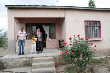 Evine Yılan Giren Aile, Korkudan Konteynerde Yaşıyor