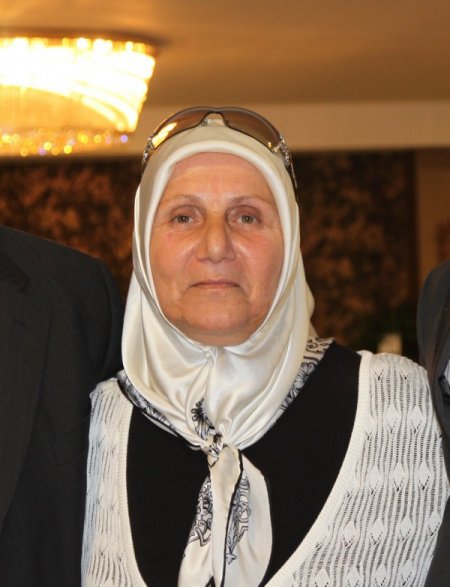 Evinin önünde otururken maganda kurşunuyla yaralandı