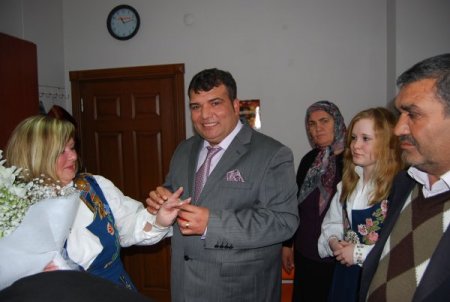 Evlenmek İçin 29 Şubat’ı Beklediler