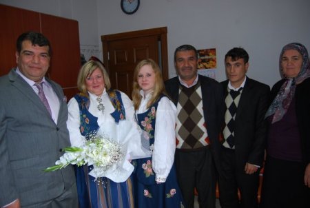 Evlenmek İçin 29 Şubat’ı Beklediler