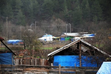 Evleri baraj içinde kalan Susuz köyü sakinleri yeni yıla barakada girecek